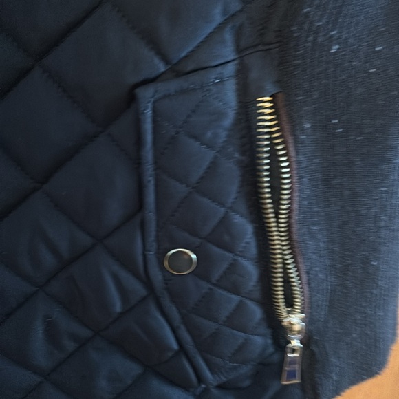 Women's Black Quilted Vest - Picture 3 of 5